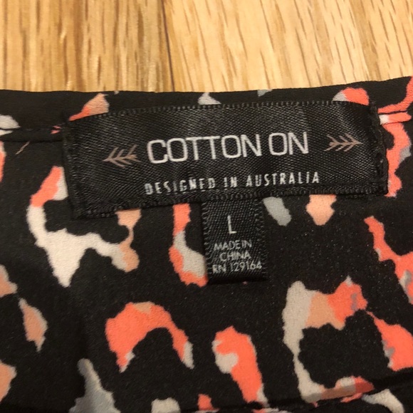 Woman’s Ruffle Tank Top (L) - Picture 3 of 3